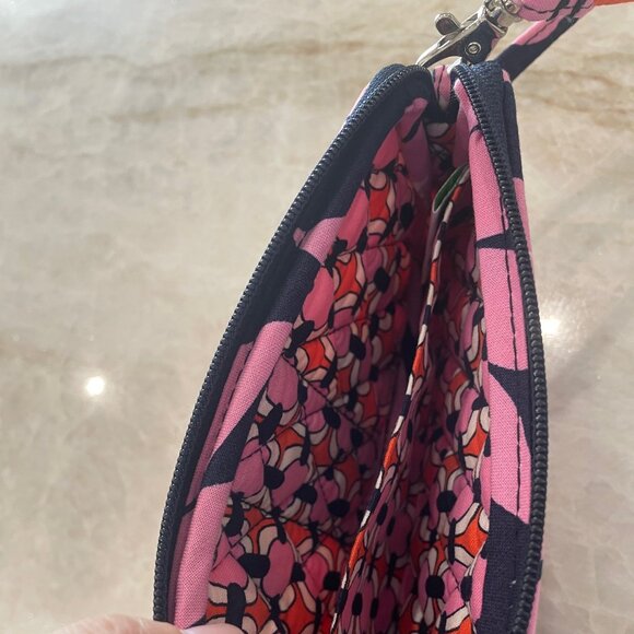 Vera Bradley "Loves Me..." Pattern Wristlet, NWT. - Picture 5 of 5